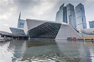 专业丰富的服务，给您带来全面的满足